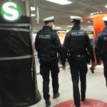 Bundespolizeidirektion München: Exhibitionist am Bahnhof in Rosenheim – 41-Jähriger Rumäne belästigt offenkundig zwei Jugendliche in Bahnhofsunterführung