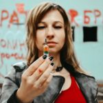 „Needle Spiking“: Unbekannte stechen Frauen auf Feiern und injizieren unbekannte Mittel
